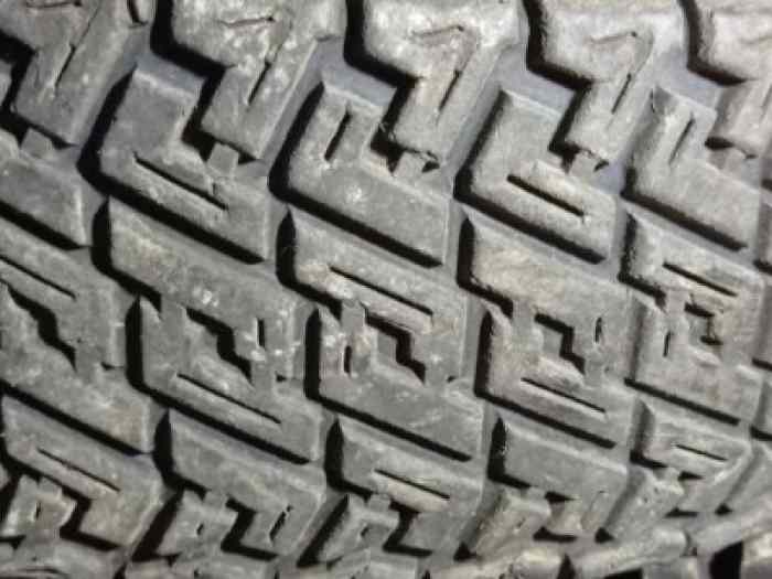 Pneus compétition Michelin terre ou tout terrain 4