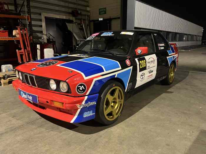 BMW M3 VHC à terminer reprise possible...