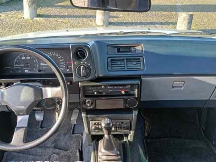 TOYOTA COROLLA AE86 1984 3