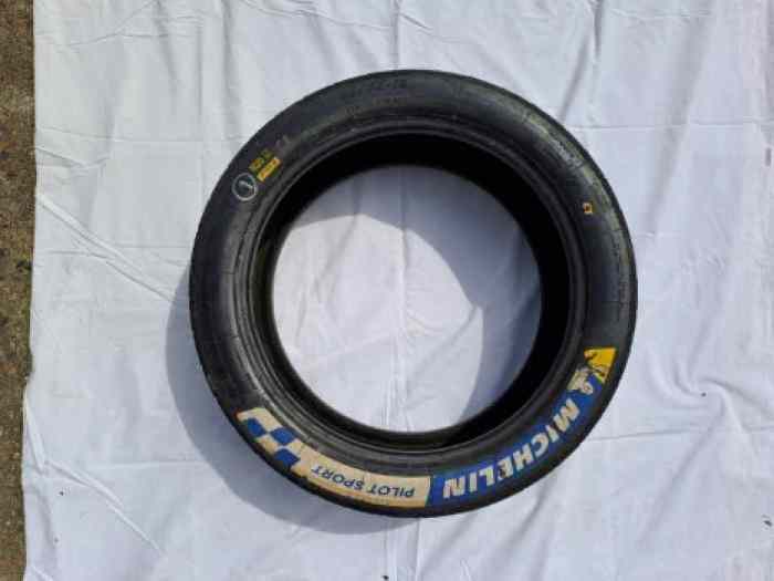 Lot pneus Michelin 18 pouces en bon ét...
