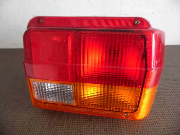 FEU ARRIERE DROIT AUSTIN / MG METRO 5