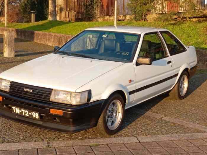 TOYOTA COROLLA AE86 1984