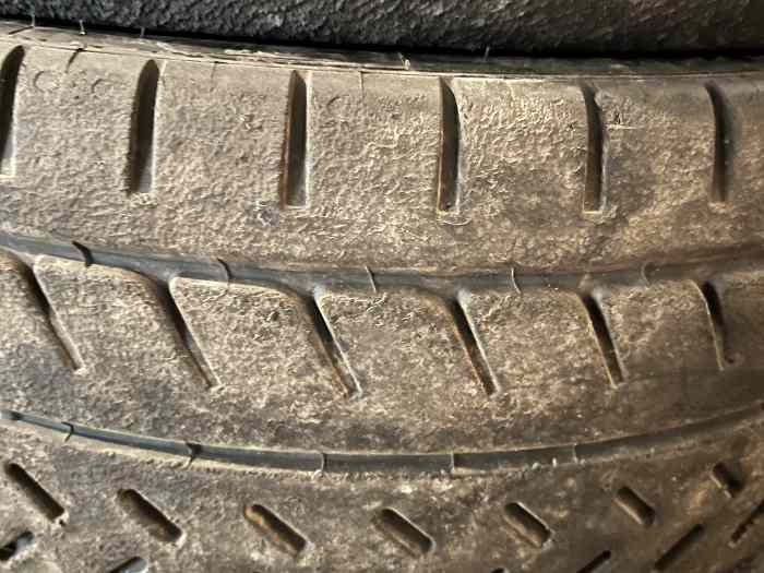 Vends pneus Michelin 18