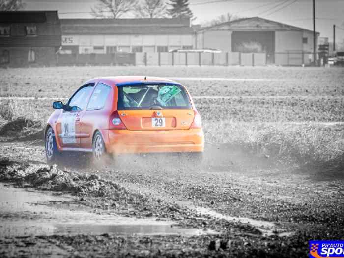 Clio 2 F2000 1