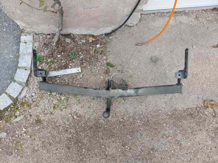 Vend attache remorque de 207