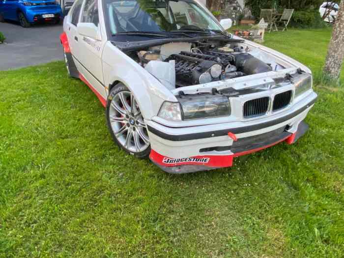 Très belle BMW compact e 36 3,2l