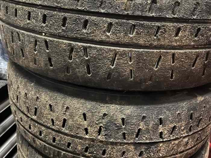 Pneus rallye Pirelli 14 pouces