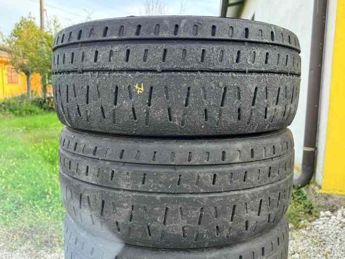Pirelli RA7+ 235/40 R18 2