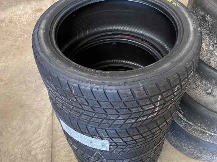 Pneu circuit Michelin Pirelli 1