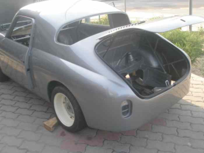 Intermeccanica 700 GT 3
