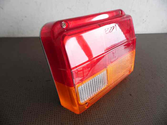FEU ARRIERE DROIT AUSTIN / MG METRO 1