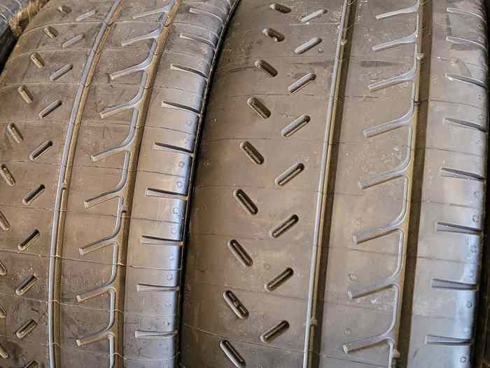 2 pneus Michelin R 31 16p