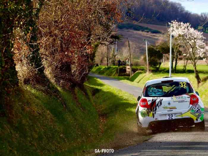 Clio R3 vrai MAX 1