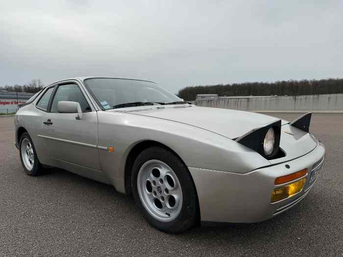 Porsche 944 turbo du 11/1986 avec 132 ...