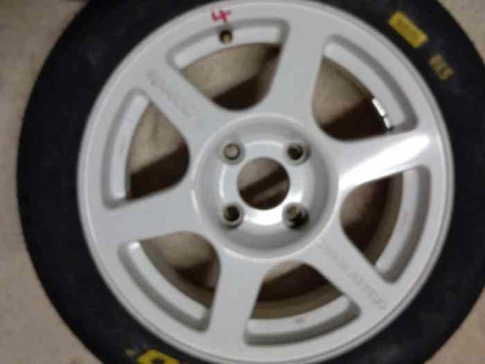 vds 2 pneus neuf en 15 pirelli RK5 2