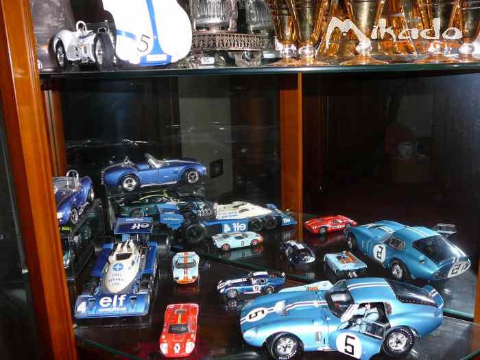 collection modèles réduits 1/43é et 1/18 +livres 4
