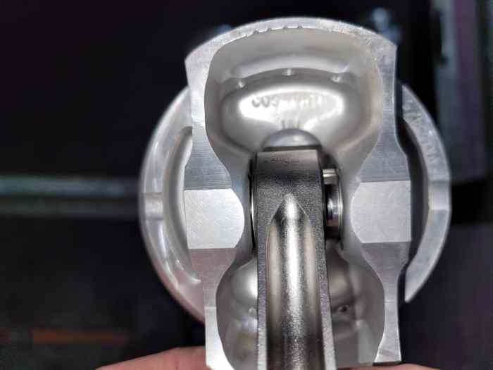 Pistons + bielle pankl F7R 1