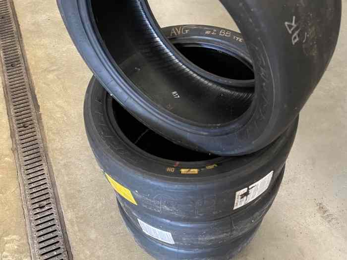 Pneu circuit Michelin Pirelli 4