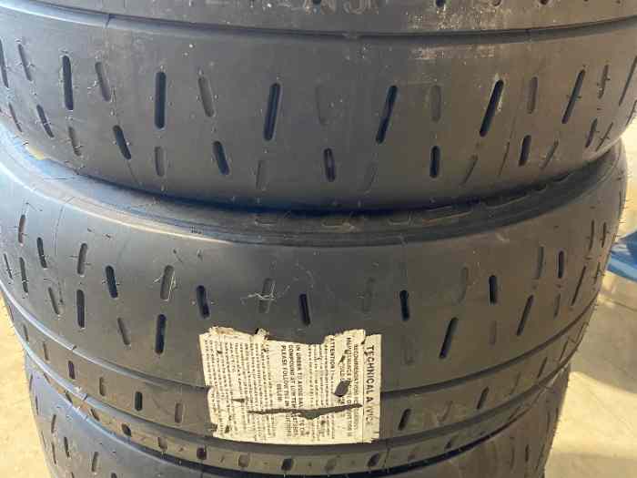 Pneus Pirelli Neuf RA5 dur 18 pouces