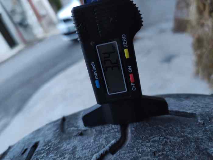 4 jantes Peugeot 14 pouces + 4 slicks KUMHO / TOYO 3