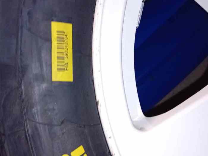 vds 2 pneus neuf en 15 pirelli RK5 1