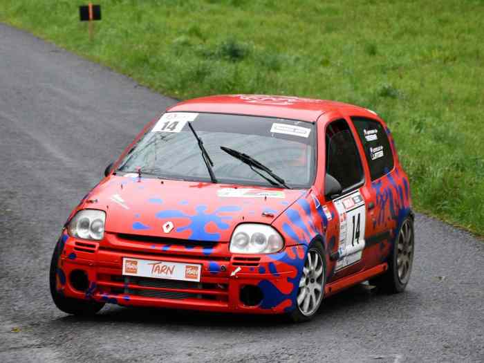 Clio f2000 1