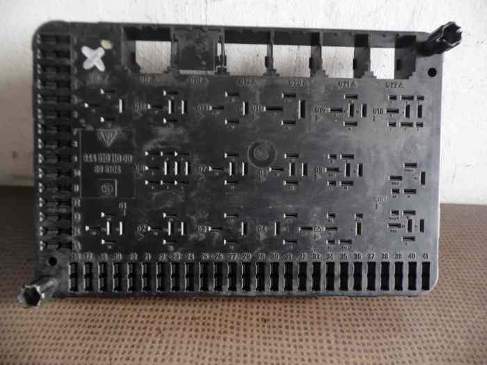 PLATINE PORTE FUSIBLES ET RELAIS 94461011000 PORSCHE 944-2 5