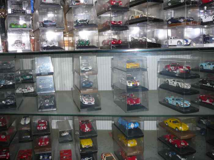 collection modèles réduits 1/43é et 1/...