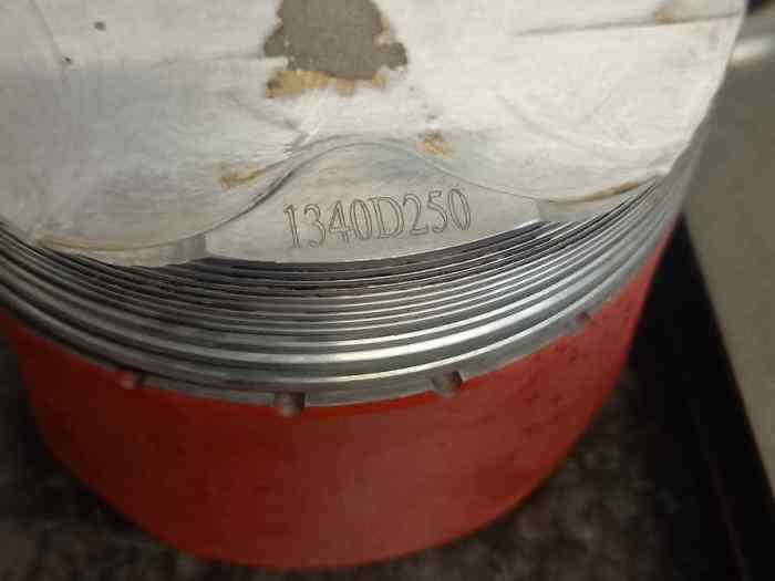 Bielles et pistons forgés Wossner pour moteur TU 1
