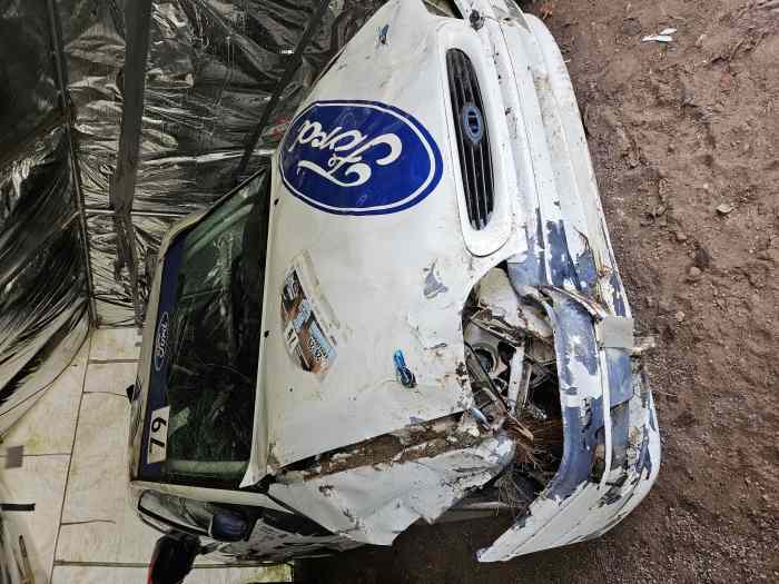 Vend voiture de rallye accidenté 3