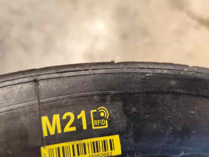 PNEUS EN 18 - 20.65.18 michelin NEUF 2