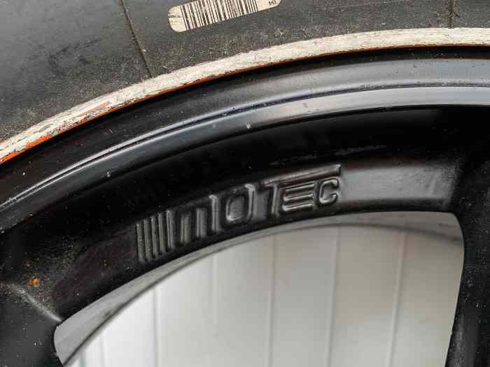 Lot de 8 jantes Motec 3