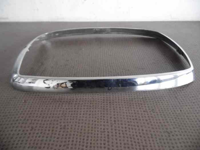 ENJOLIVEUR DE PHARE 1305542052 / A1158260089 MERCEDES W114 / W115 2