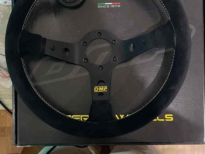 Volant tulipé OMP + Moyeu OMP pour saxo vts 1