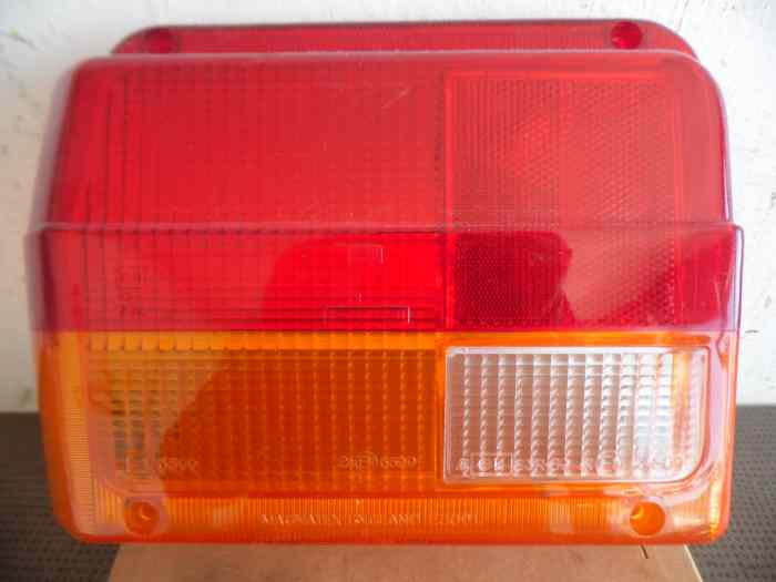 CABOCHON FEU ARRIERE GAUCHE AUSTIN ROVER / MG METRO 5
