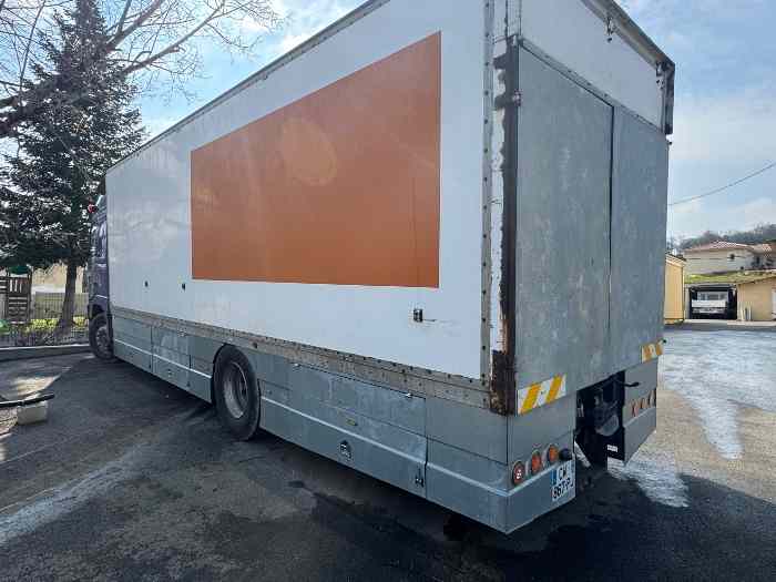 Camion autonome caisse 1