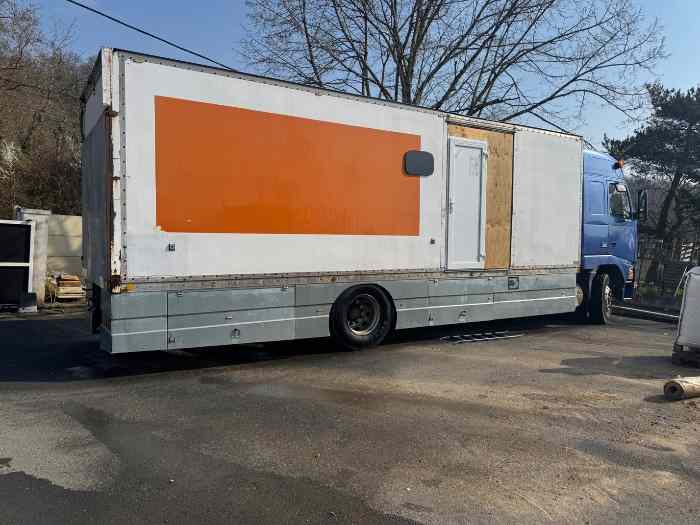 Camion autonome caisse