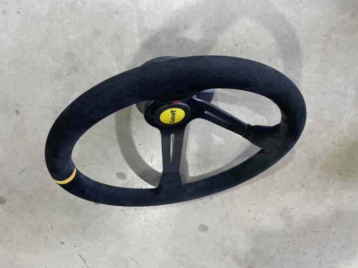 Volant SABELT 3 branches avec adaptateur de moyeu MOMO pour Mitsubishi Lancer Evolution 1