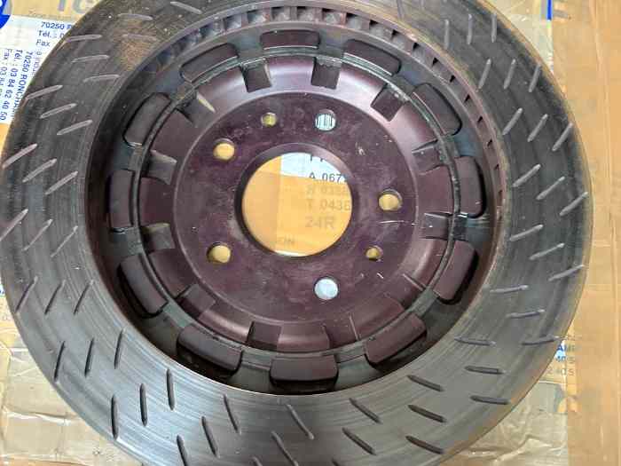 2 disques de frein Clio R3t 2