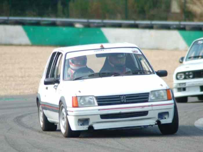 Peugeot 205 GTI 1900 1989 ex voiture officielle Peugeot Belgique 1