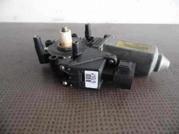 MOTEUR LEVE-VITRE AVANT DROIT 99662410202 PORSCHE 996 CABRIOLET 1