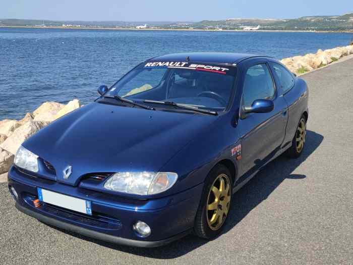 Très belle Mégane 1 coupé 2.0l 16v moteur F7R 150cv 116000kms 1