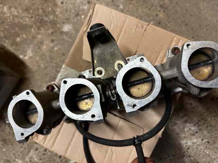 Rampe 4 papillons Peugeot 106 / Saxo – TU 8 soupapes rallye / circuit 2