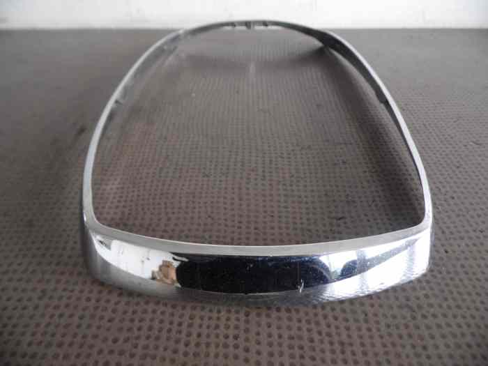 ENJOLIVEUR DE PHARE 1305542052 / A1158260089 MERCEDES W114 / W115 3