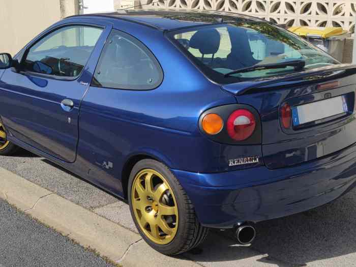Très belle Mégane 1 coupé 2.0l 16v mot...