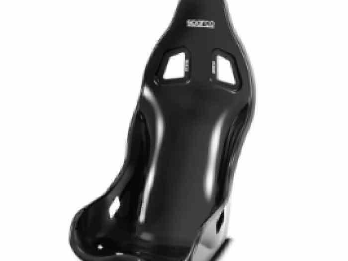 LOT DE 2 BAQUETS FIA SPARCO ULTRA 2025...
