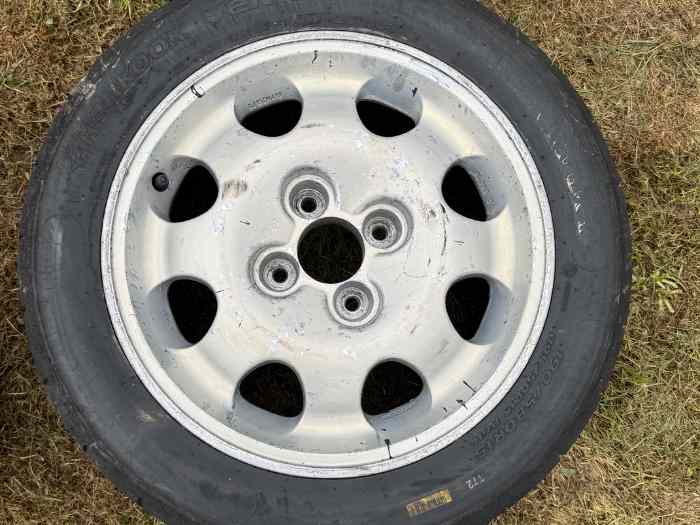 4 pneus Hankook T72 en très bon état sur jantes 1900 GTI 1