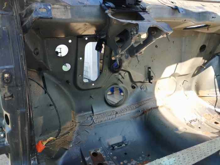 Caisse 205 GTI 1.6 phase 2 2