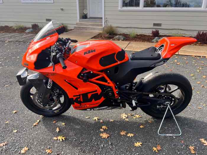 KTM RC 8C 2022 avec 1 280 km au compteur 0