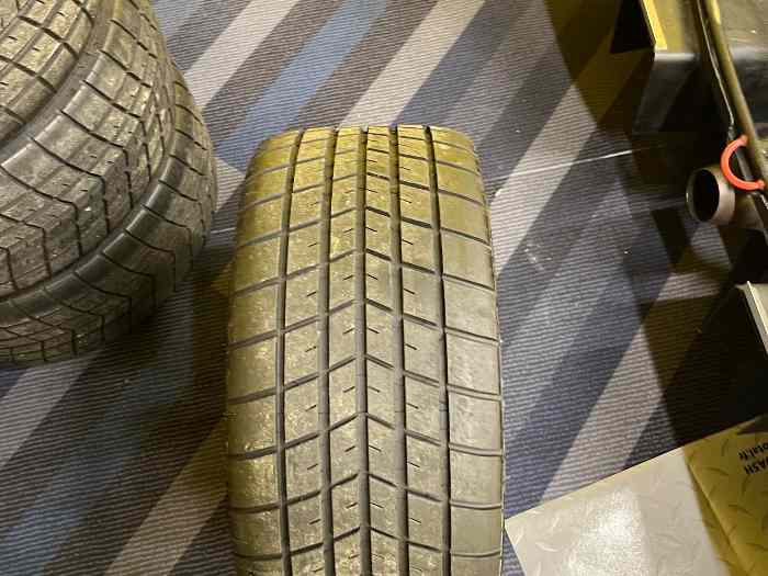 Pneu pluie Michelin 13 pouces + jantes 2